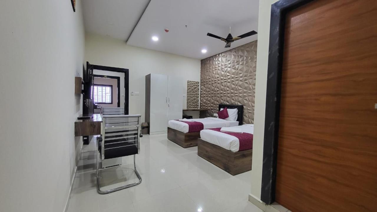 Hotel Vaishnavi Grand Miriālgūda 외부 사진