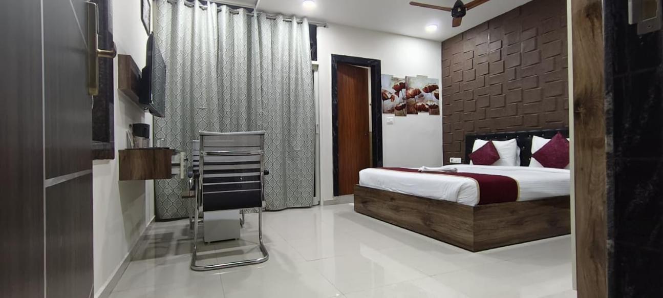 Hotel Vaishnavi Grand Miriālgūda 외부 사진