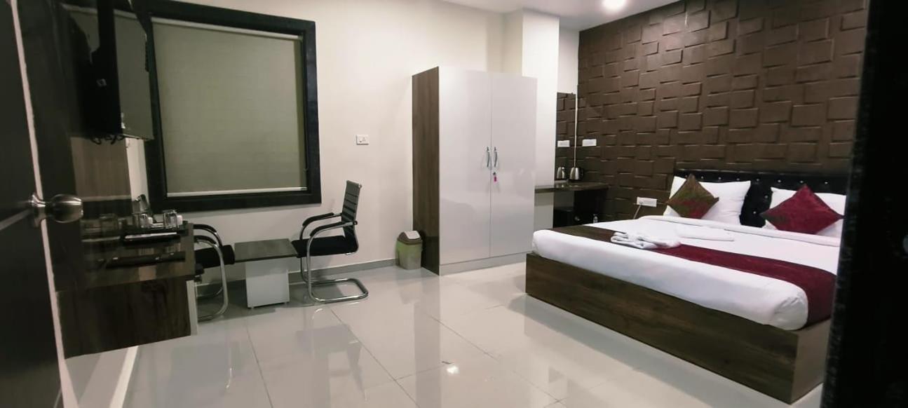 Hotel Vaishnavi Grand Miriālgūda 외부 사진