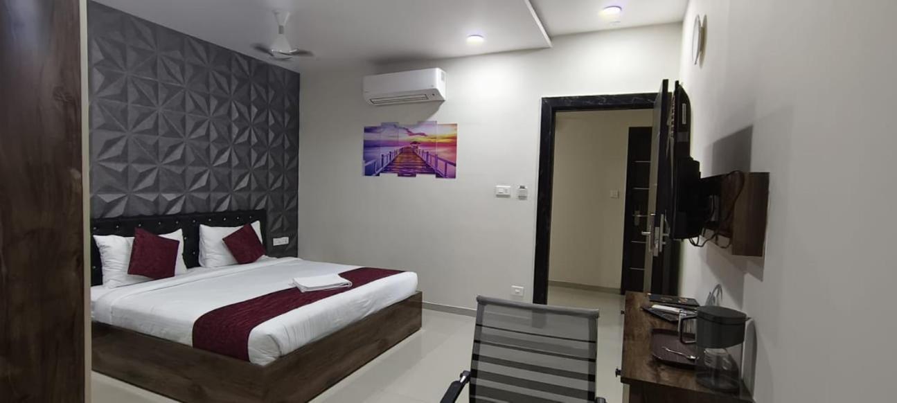 Hotel Vaishnavi Grand Miriālgūda 외부 사진
